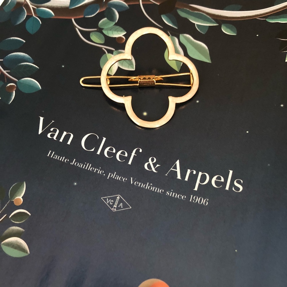 BNWT Van Cleef & Arpels Alhambra Style Hair Pin